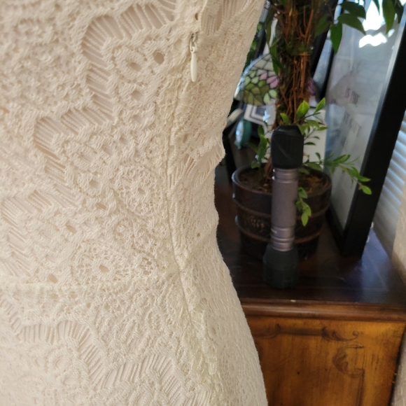 "You Are Not Alone Fitted Wht Lace Dress - Picture 4 of 10